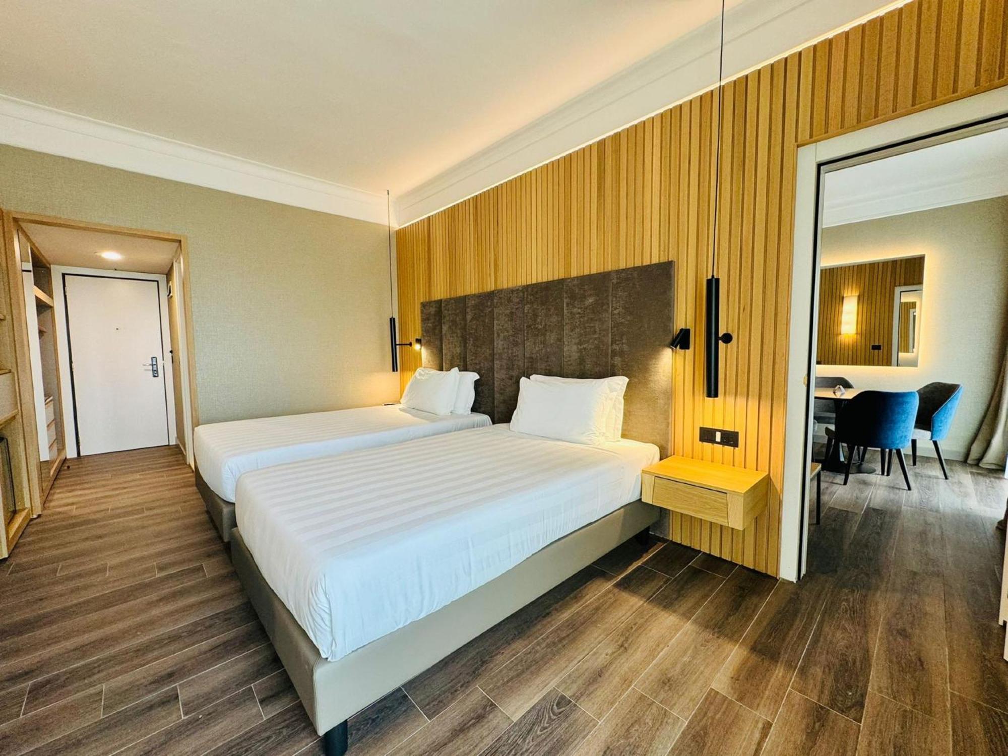 คราวน์ พลาซา โรม เซนต์ปีเตอร์ Hotel ภายนอก รูปภาพ