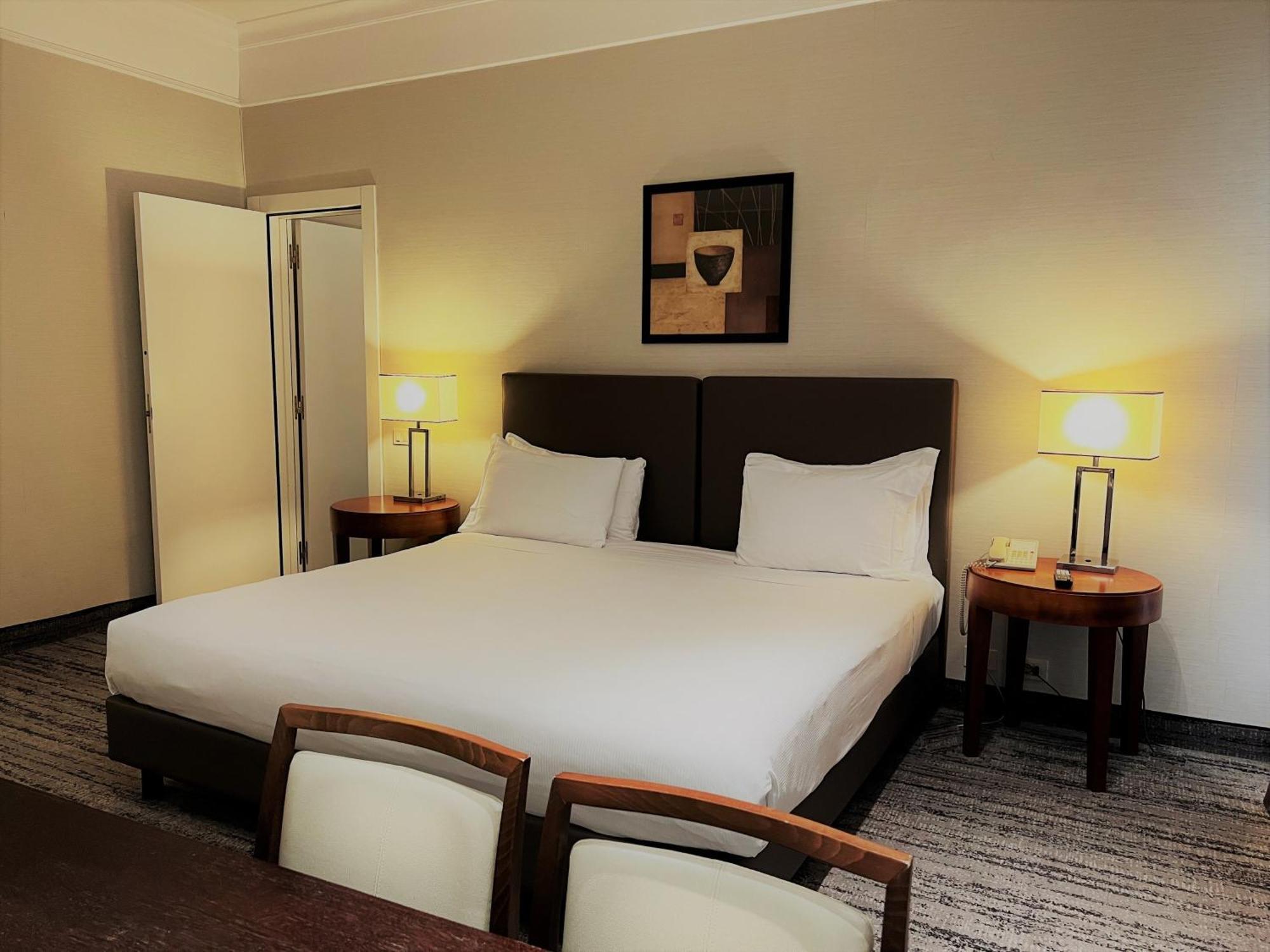 คราวน์ พลาซา โรม เซนต์ปีเตอร์ Hotel ภายนอก รูปภาพ