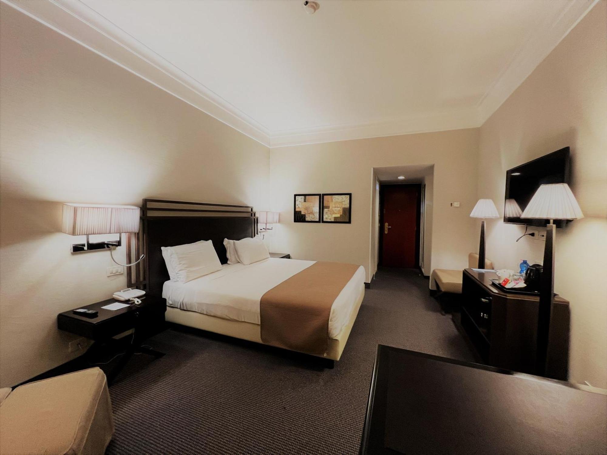 คราวน์ พลาซา โรม เซนต์ปีเตอร์ Hotel ภายนอก รูปภาพ
