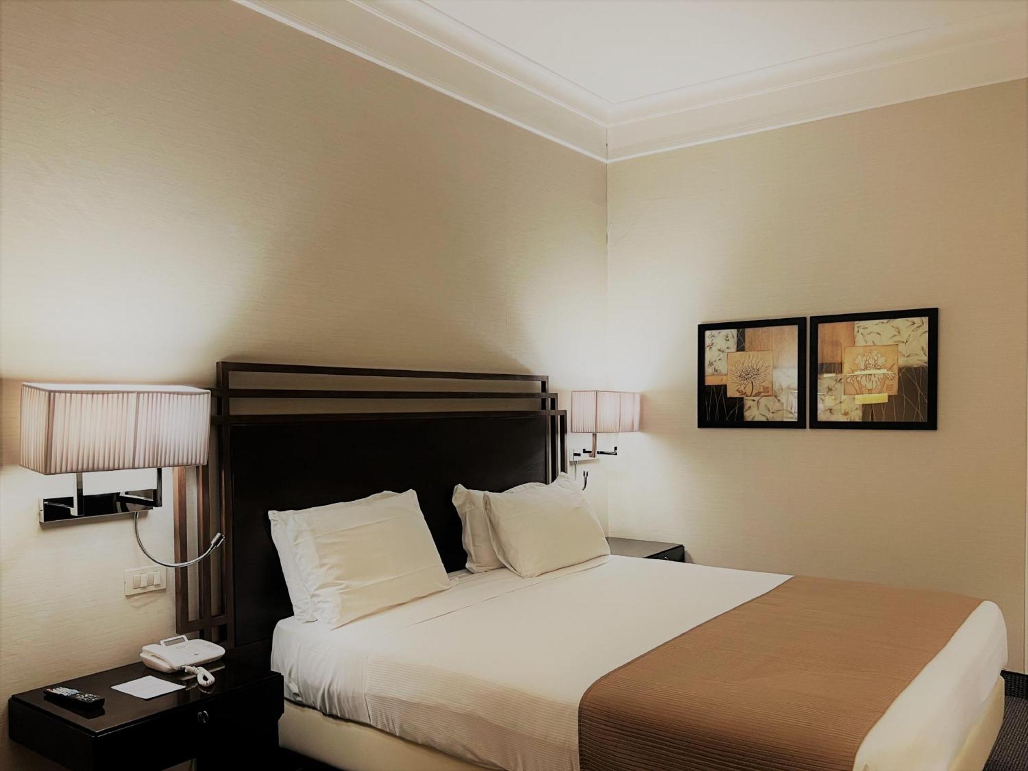 คราวน์ พลาซา โรม เซนต์ปีเตอร์ Hotel ภายนอก รูปภาพ