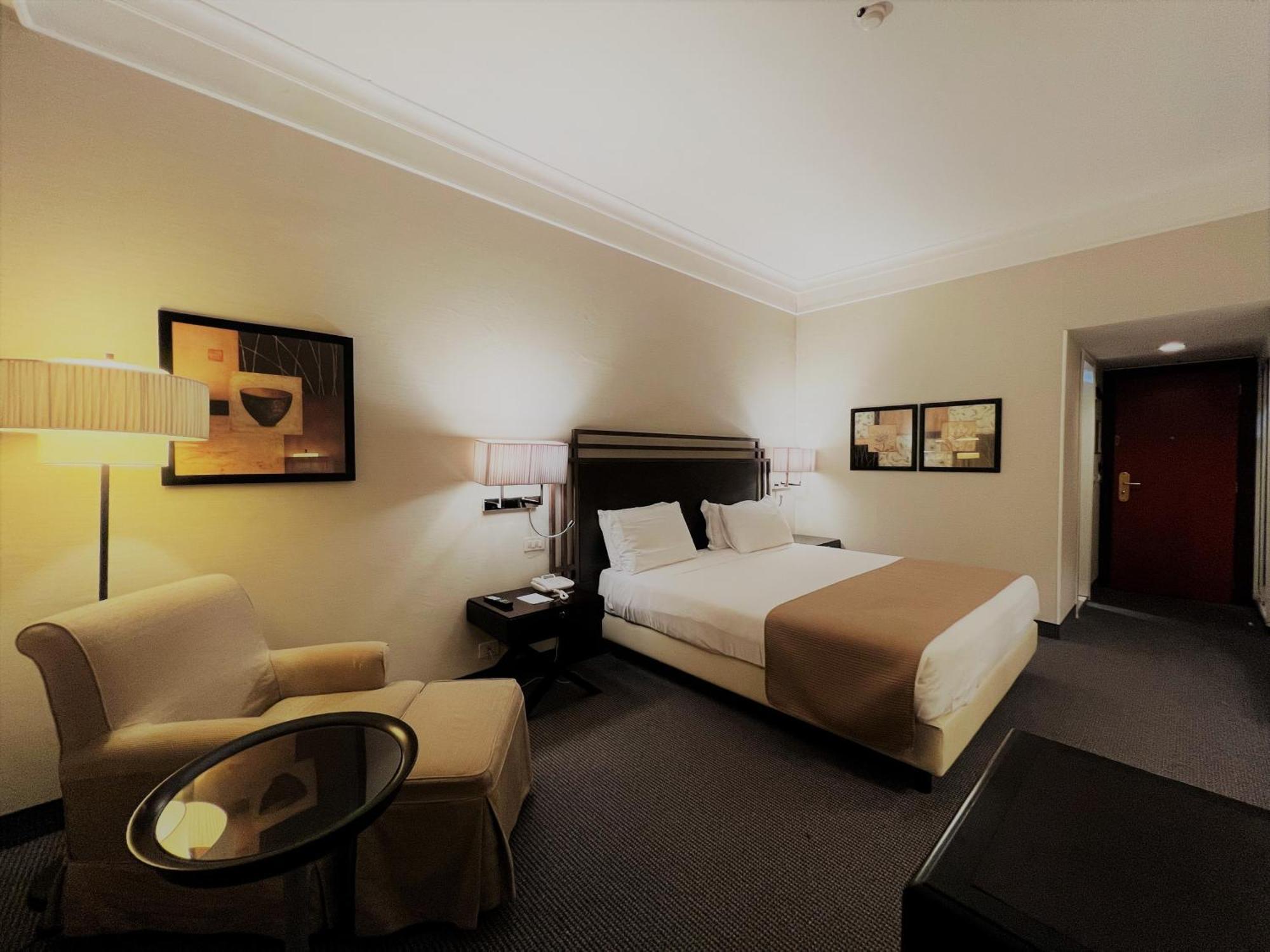 คราวน์ พลาซา โรม เซนต์ปีเตอร์ Hotel ภายนอก รูปภาพ