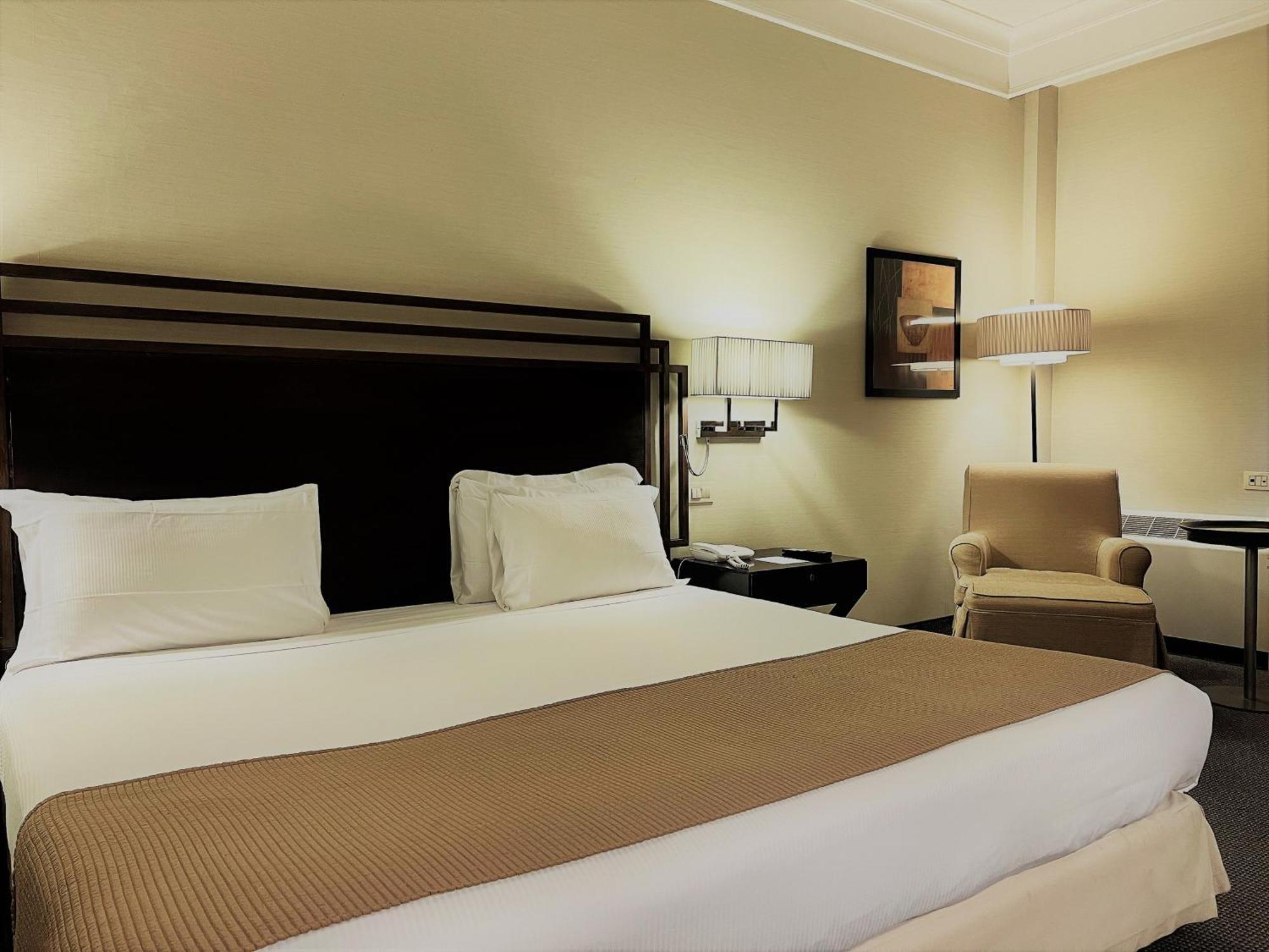 คราวน์ พลาซา โรม เซนต์ปีเตอร์ Hotel ภายนอก รูปภาพ