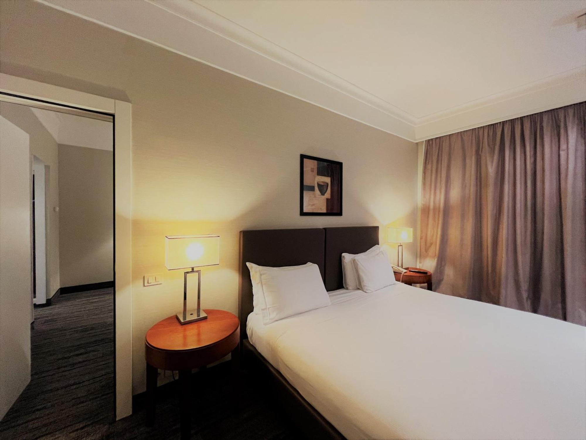 คราวน์ พลาซา โรม เซนต์ปีเตอร์ Hotel ภายนอก รูปภาพ